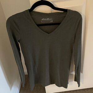 Eddie Bauer Women's Olive Green V-Neck Long Sleeve Top